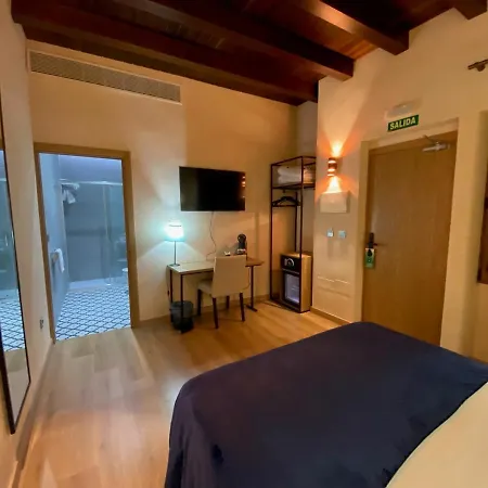 Hemd Puerta Real Boutique Guest house Seville